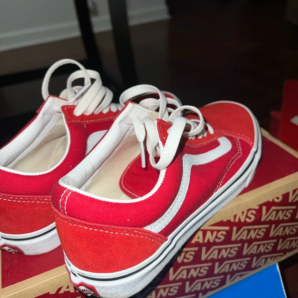 Conditions- Used but conditions are good
Size- 8
SHOES WILL BE CLEANED!! - Picture 2 of 4